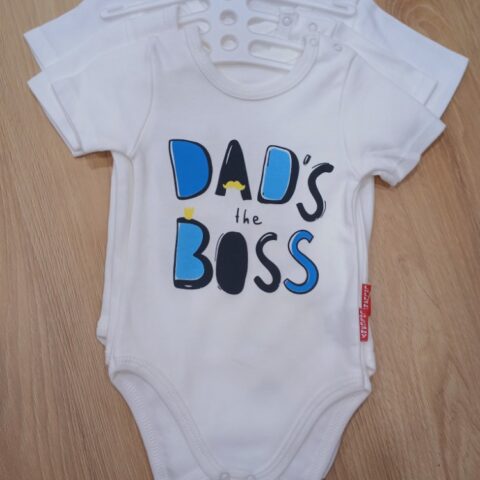 ΒΑΜΒΑΚΕΡΟ ΚΟΝΤΟΜΑΝΙΚΟ ΚΟΡΜΑΚΙ " DAD'S THE BOSS "